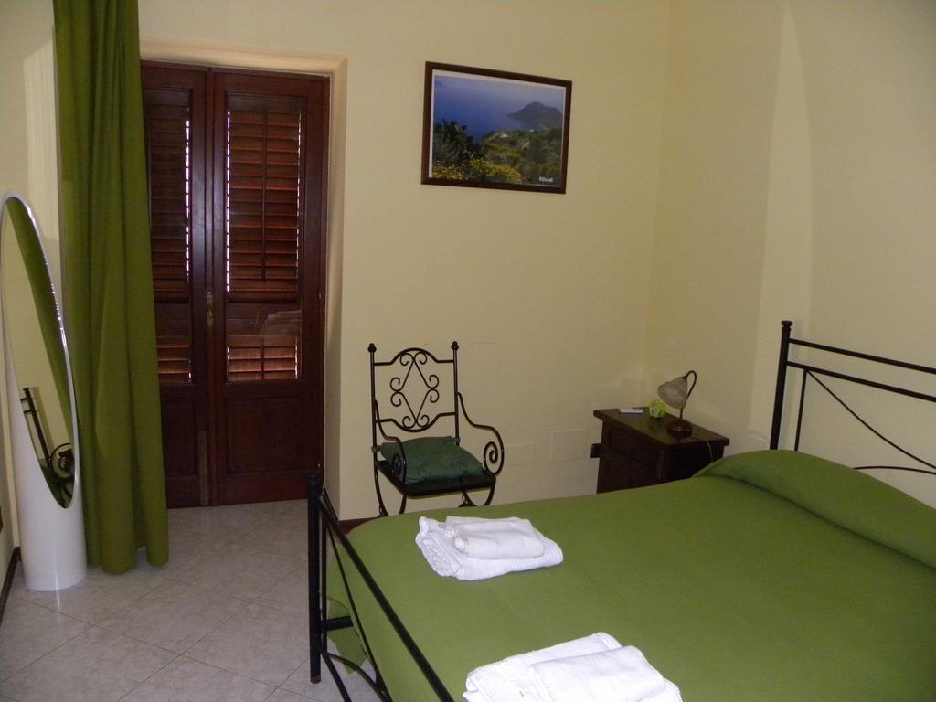 Case Vacanze Albamarina Lipari  Habitación foto