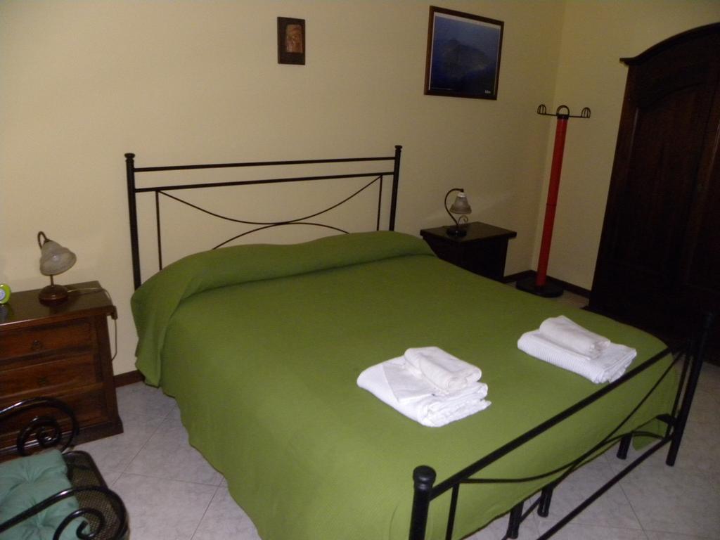 Case Vacanze Albamarina Lipari  Habitación foto
