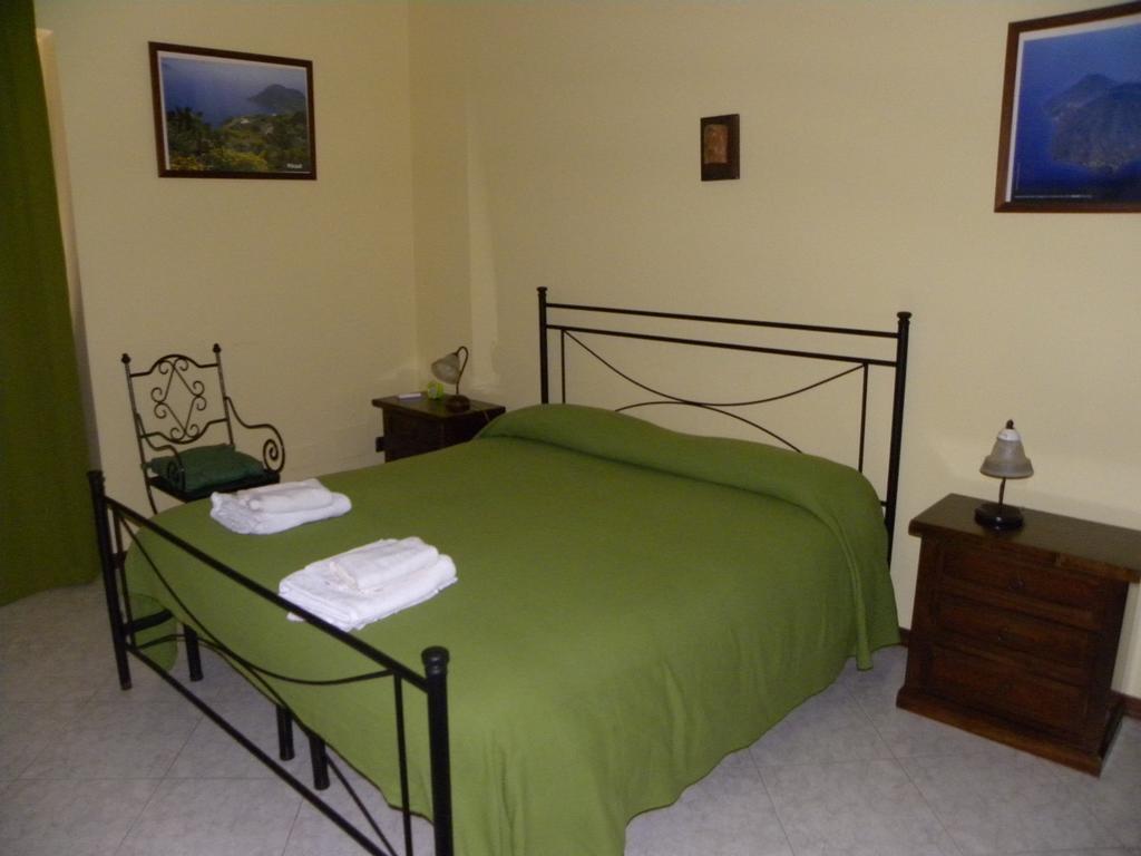 Case Vacanze Albamarina Lipari  Habitación foto