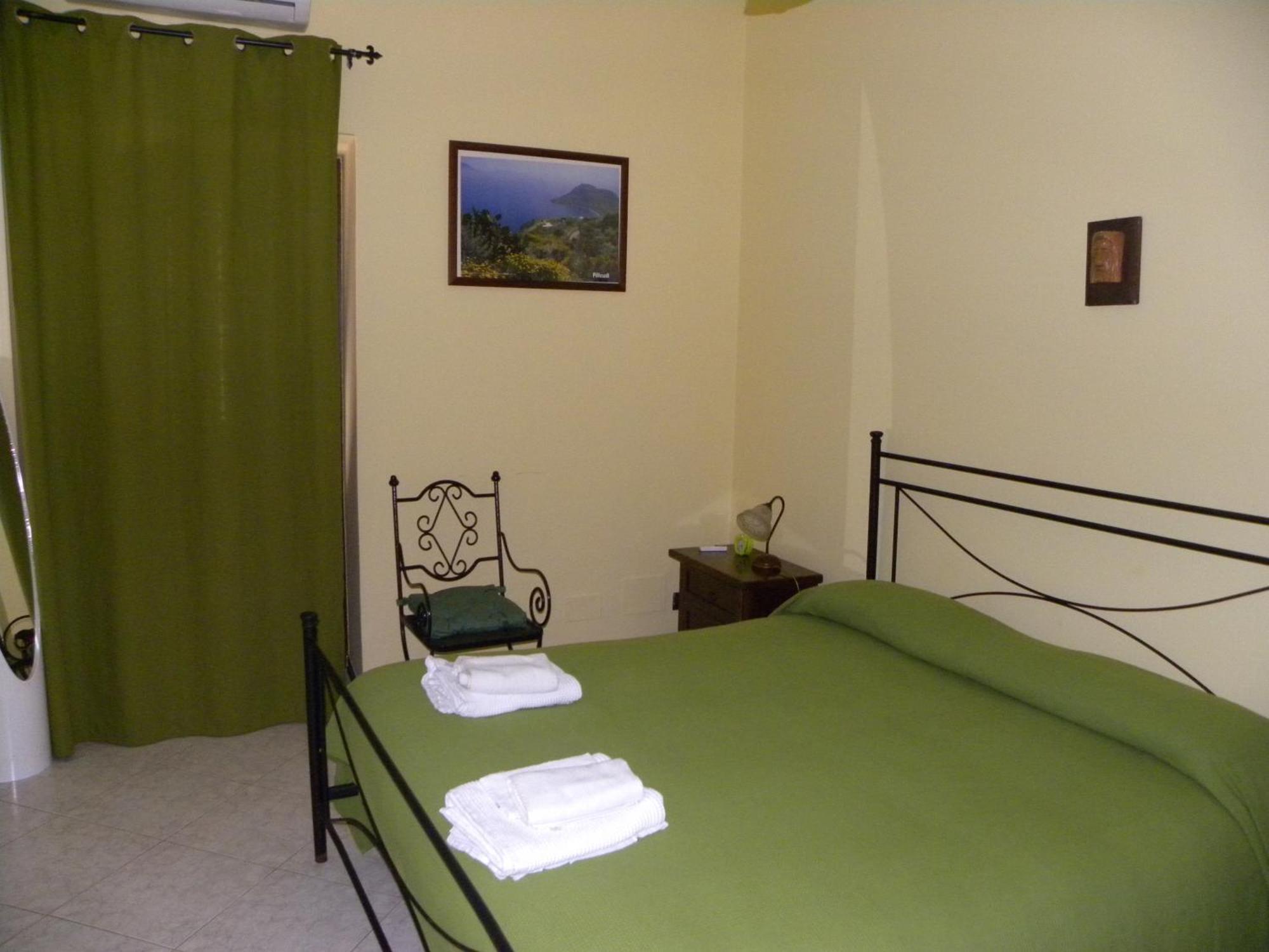 Case Vacanze Albamarina Lipari  Habitación foto
